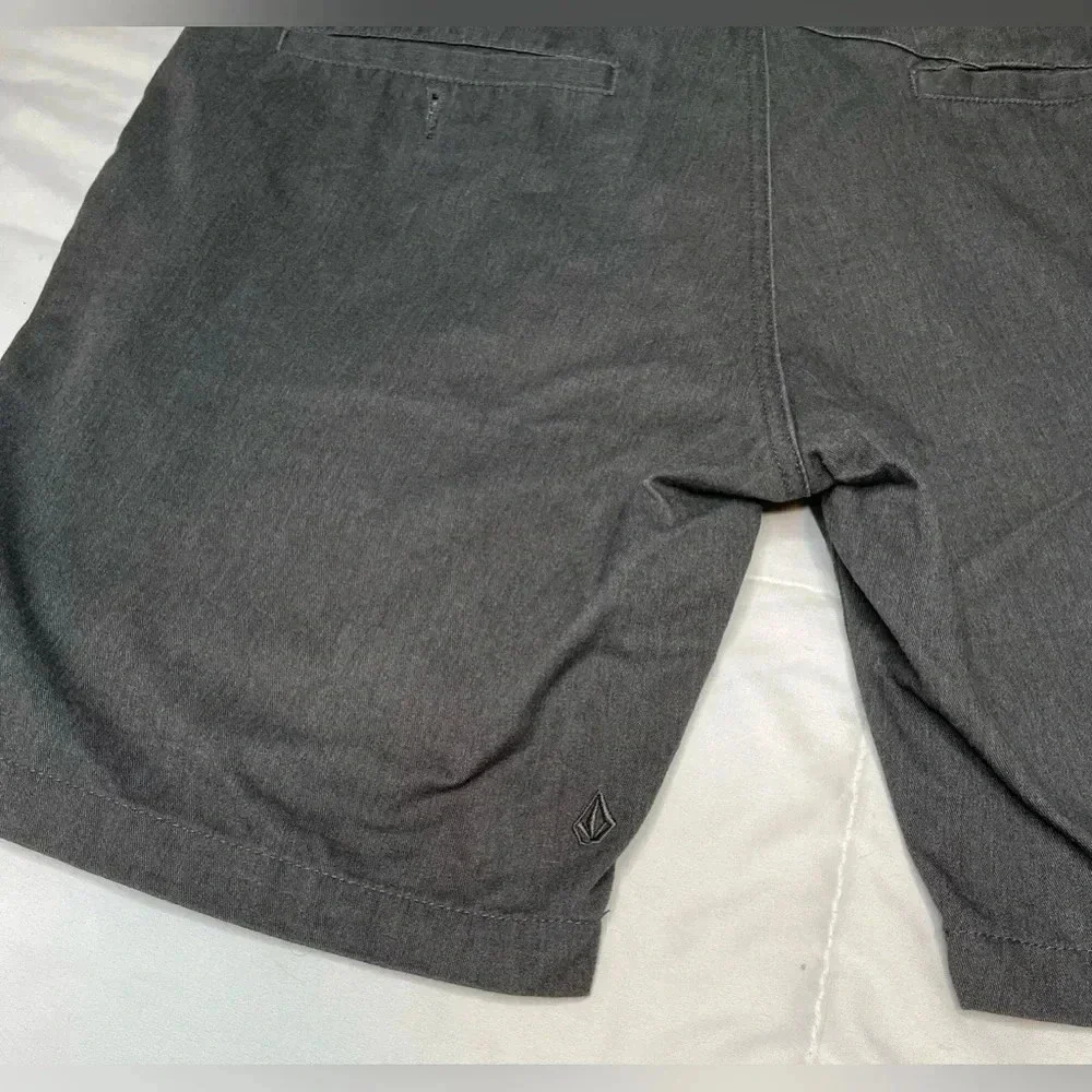 Volcom True to This Modern Fit Chino Shorts in Gray